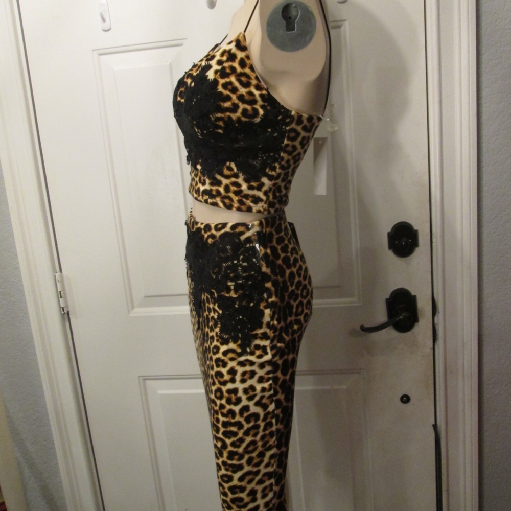new ***ENTRY *** 2 PC Cheetah outfit dress skirt and spaghetti blouse midriff Sz - Picture 13 of 16